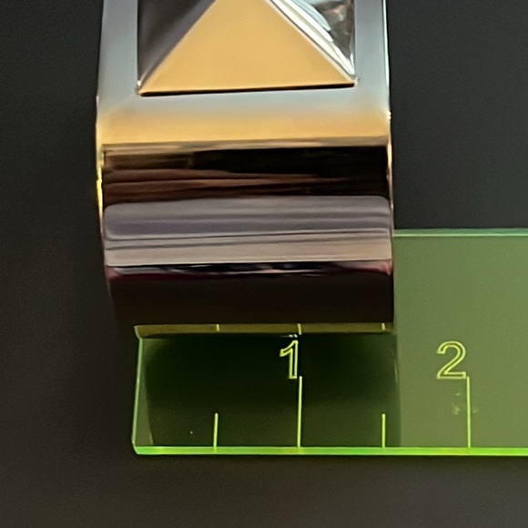Stainless steel pyramid cuff - Picture 14 of 14